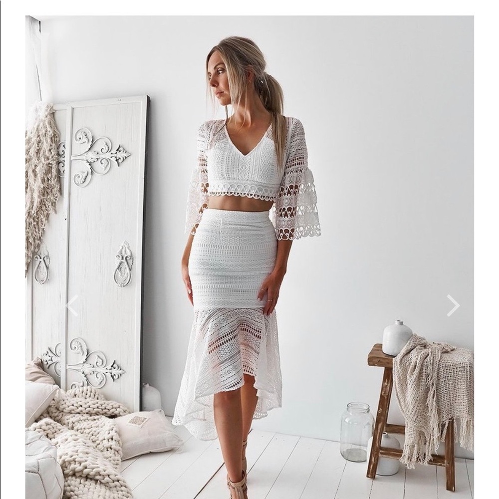 Two sisters the label. Rylie size 2 White 2 piece